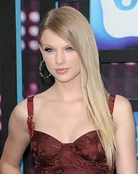 Taylor Swift straight hair
