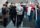 Romney's Iowa Office Draws Protesters - NYTimes.