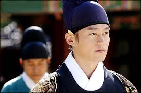 A scene from an MBC epic drama, “Lee San, Wind of the Palace,” which covers the life of King Jeongjo. - 071113_p16_top