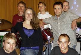 Sie sind „Stainless“: (hinten, von links) Ralf Landau, Jörg Kromer, Enrico Kamenz; (Mitte, von links) Christina Rapp und Erik Becker sowie (vorne, ...
