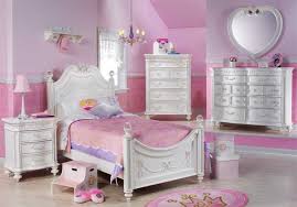 أجمل غرف نوم للأطفال... - صفحة 3 Images?q=tbn:ANd9GcTvL4y_wYTBFqDGdffVL5p9RZwrwbY3fs655cld9gQ0WXC6VxUd