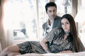 لكل محبي الدراما التركية تعلو شوفو حبايبكم الممثلين مع ازواجهم و زوجاتهم Images?q=tbn:ANd9GcTyEwrSnXXJyKjg1JTjxkTH5Px8JWPsj6paMtXMbvTRhnkIV0UE