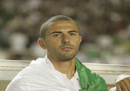 صور لاعبي المنتخب الجزائري l'équipe national Article_gallery-sport-ANTAR_YAHIA_775517434