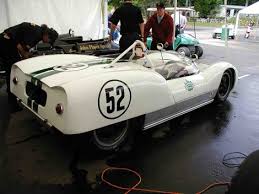 Peu avant, en 1961, Rathgeb rencontre Bob Sadler, qui construit des voitures de courses. Ils sassocient pour cr�er Comstock Racing.