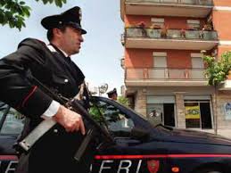 Carabinieri sedang patroli Carabinieri sedang patroli