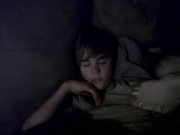 صور جاستن بيبر Justin-looks-adorable-when-hes-sleeping-justin-bieber-11260727-600-450