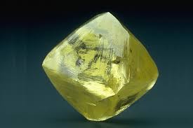 Kristályok Oppenheimer-diamond-yellow-crystal