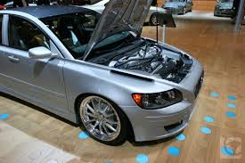 2005 Volvo S40 Evolve hood.jpg