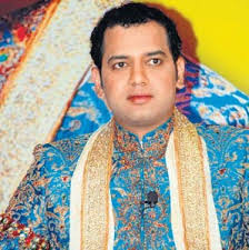Mahajans Swayamvar sees him