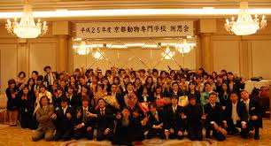 謝恩会集合写真|先生、仲間、家族、みんなに感謝～笑顔いっぱいの卒業式＆謝恩会！ | SEITOKU Finew | 聖徳大学・聖徳大学短期大学部 受験生応援サイト