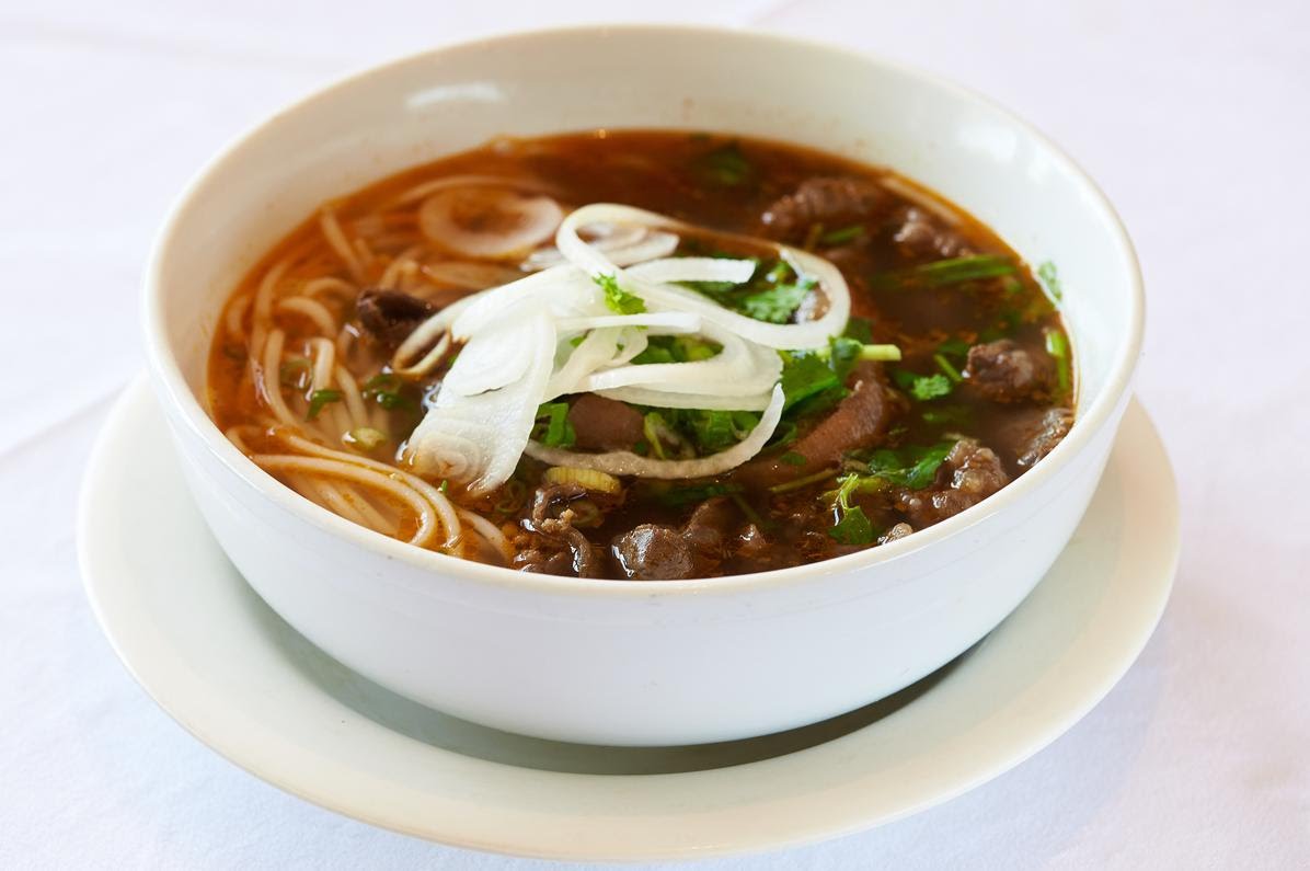 Le’s Vietnamese Restaurant by null