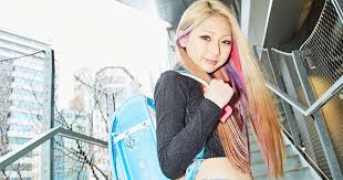 jk 乳房全裸12歳　写真集　|私の胸にすっぽり入る」制服を脱いだJKを後ろから抱きしめ…魔性の魅力を放つカースト1位の美人高校生に反響「ずっとドキドキする」 | K-POP |  ABEMA TIMES | アベマタイムズ