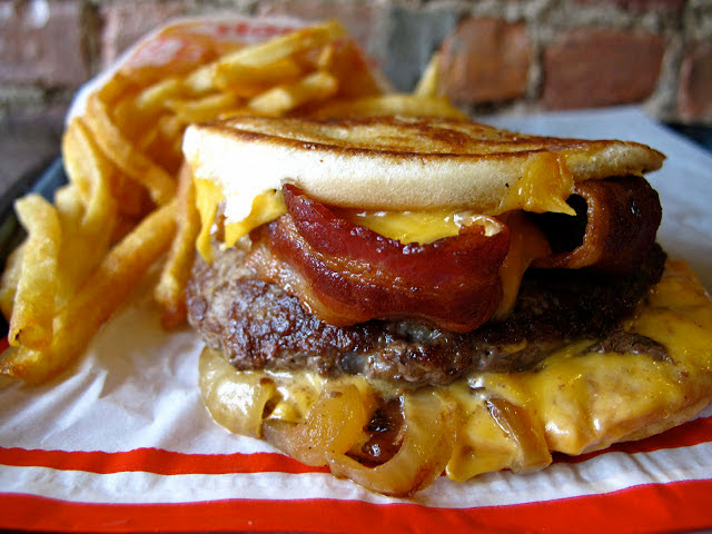 Petey's Burger by null
