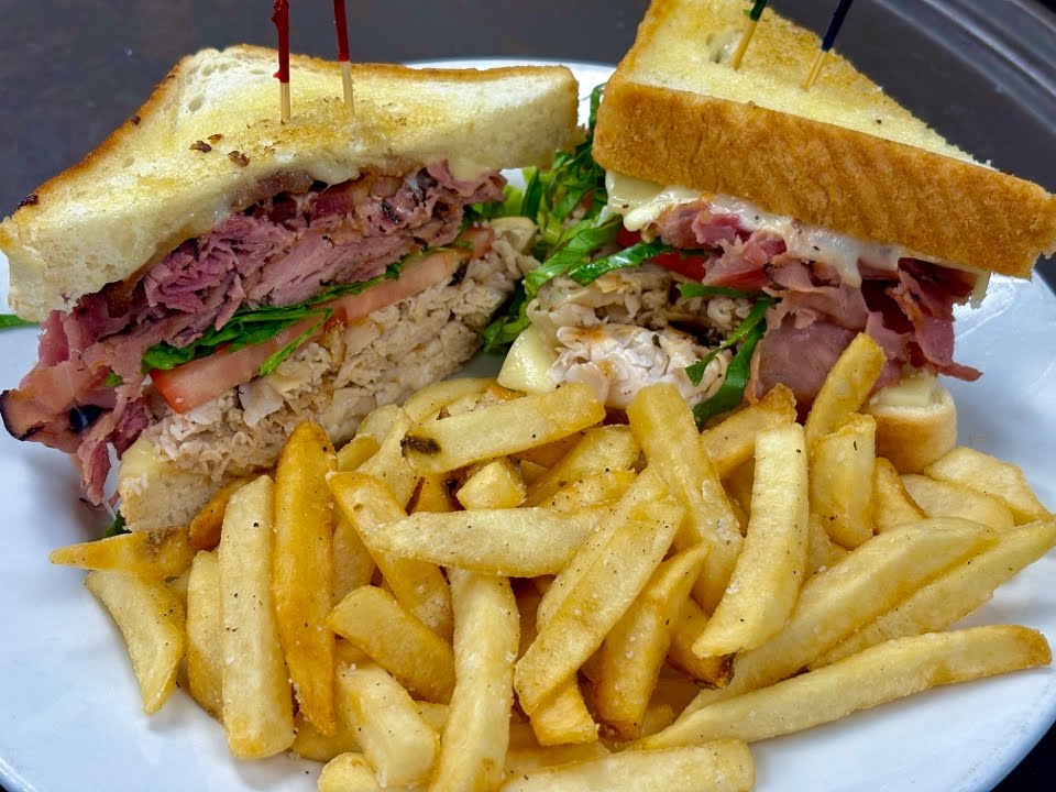 Fionn MacCool's Irish Pub & Restaurant by null