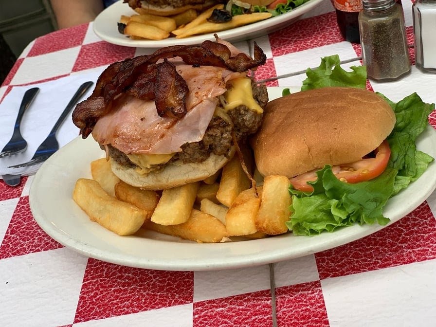 Paul's Da Burger Joint by null