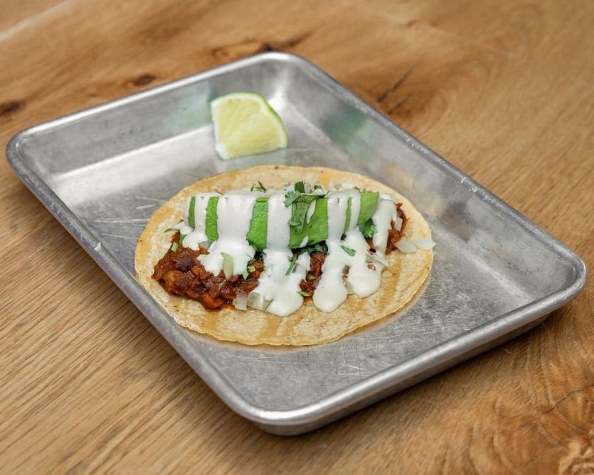 Lonesome Rose (Logan Square) by null