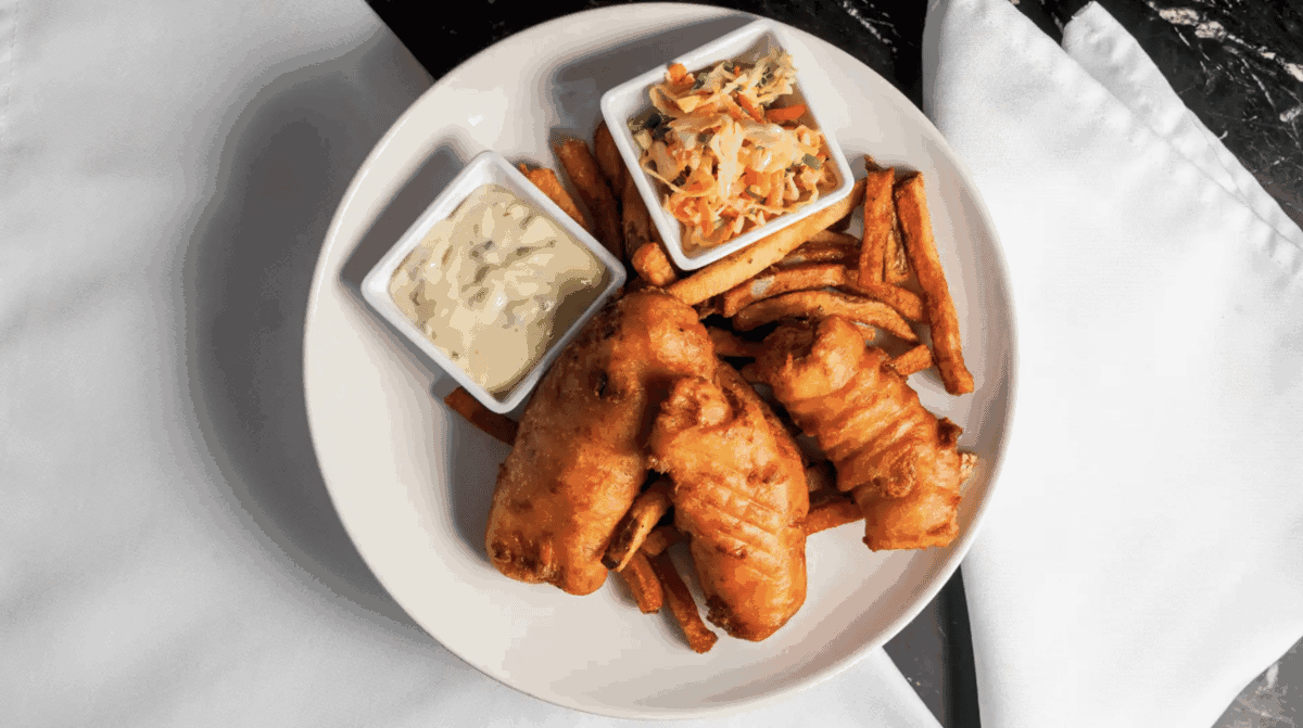 Howell's Kitchen and Bar by null