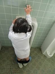 女子小学生厕所|男子トイレにひとりで行きたがる年頃の息子……一緒に入れないママができることは？ | ママスタセレクト