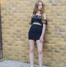 miniskirt teen|Shutterstock