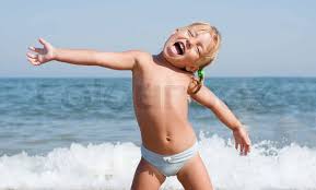  little girl naked |Little girl standing naked at the beach, rear  view[11001052601]の写真・イラスト素材｜アマナイメージズ