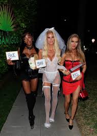 Britney spears posts nearly naked pics jpg x Brittney smith