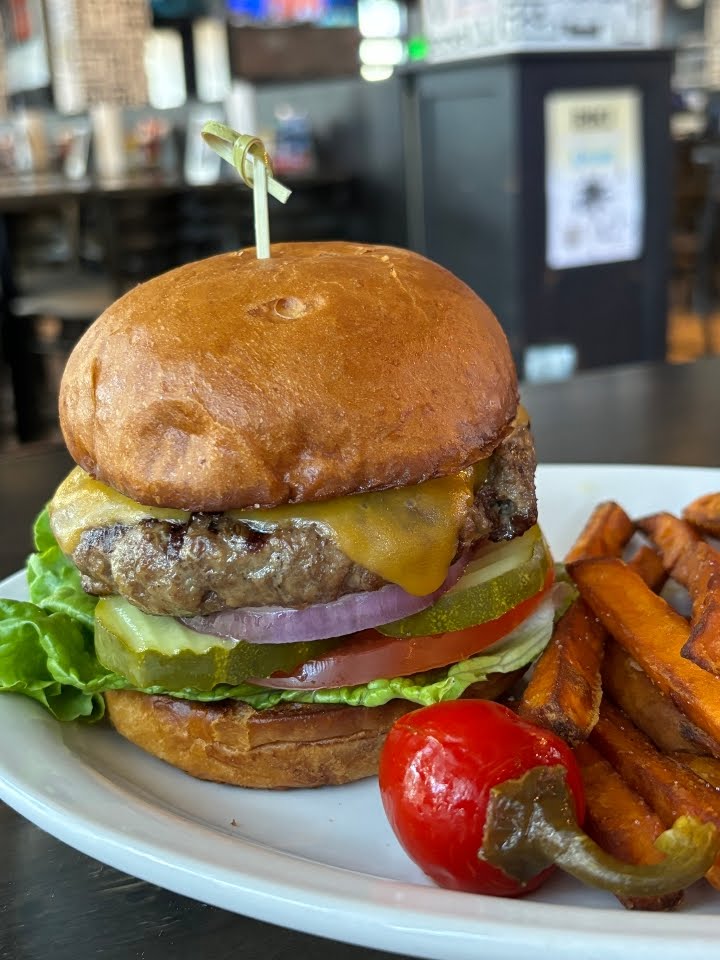 The DNVR Bar by null