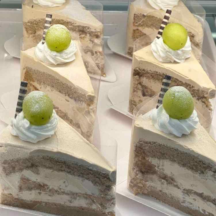 Chateraise & Donuts by null