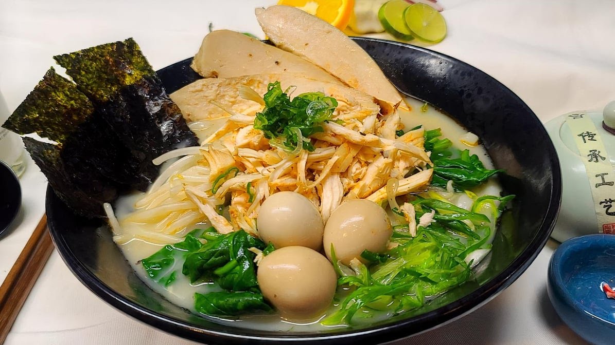 Tomo Ramen by null