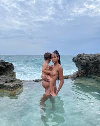 nudist|Nude beautiful woman on the nudist beach. Lady with nude perfect body.  Stock 写真 | Adobe Stock