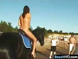 Lzbegndhgaaaa uonswh zktwnr jpg x Naked girls riding horses