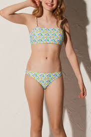 девочки в плавках