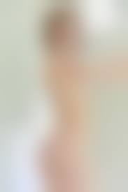 trophy wife nude|金髪のトロフィーワイフ、ヌードモデルの仕事で日焼けしたストッキングを身にまとう - PornPics.com