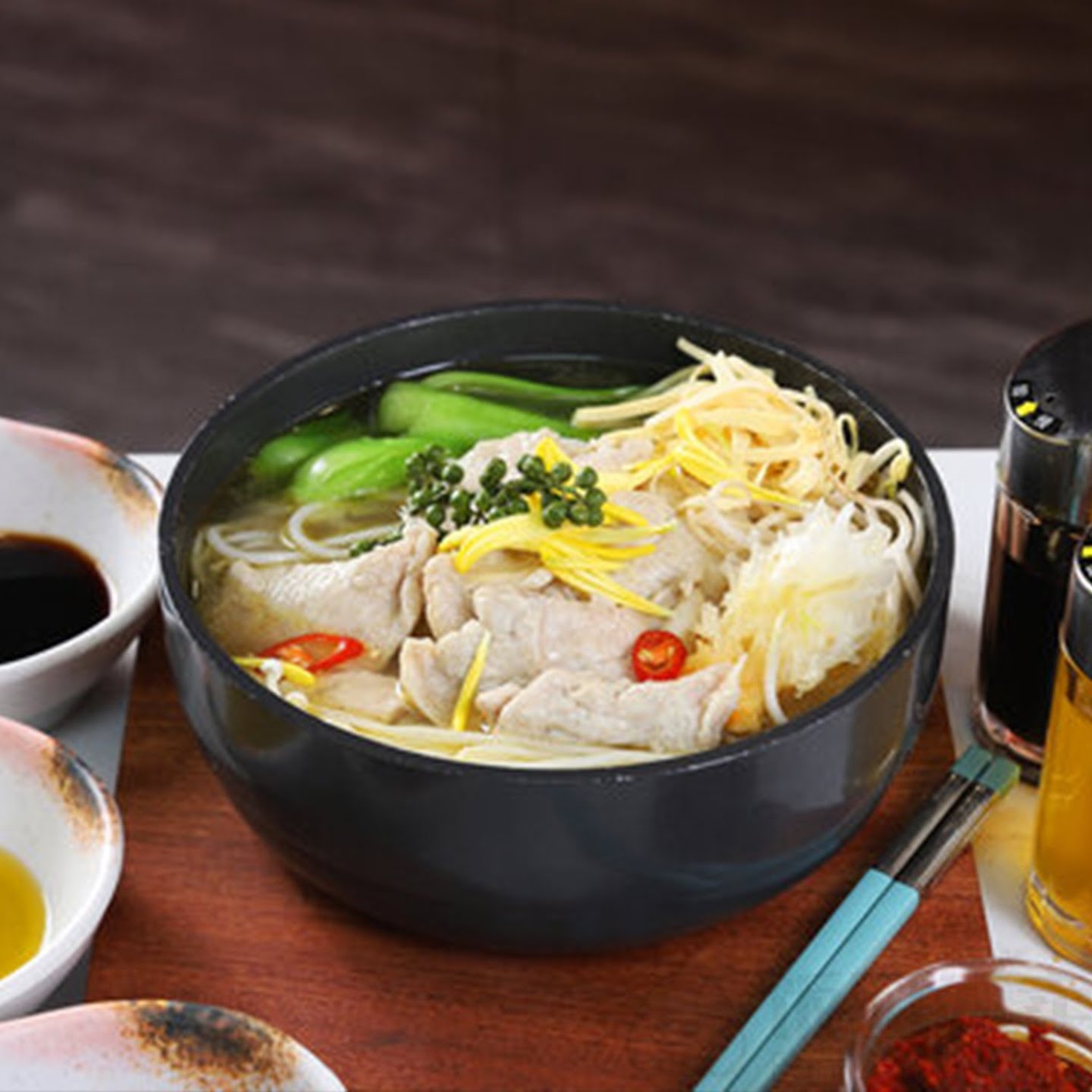 Crossing Bridge Rice Noodle Duluth 十秒到云南过桥米线 by null