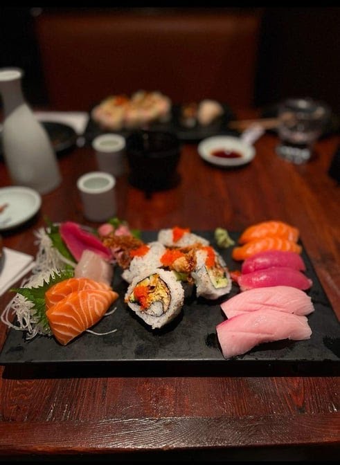 Yamazaru Sushi & Sake by null