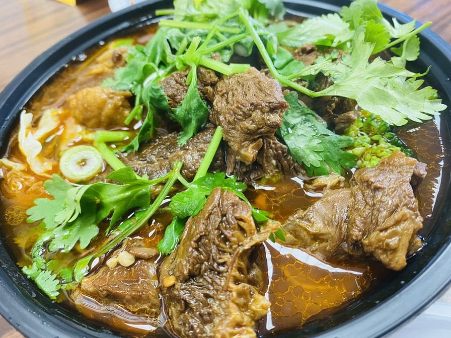 Mama's Noodle House by null