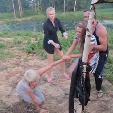 голые быдло родители|Сумасшедшая семейка | Twisted family [порно ужасы]