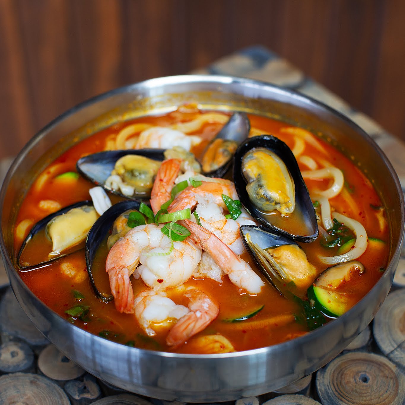 Narrow Street 512 by null