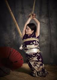 和服緊縛　竹緊縛画像|着物姿のカリスマM女サオリを虜にする大御所の雅（みやび）な緊縛［指南其の四］ - 緊縛SM写真