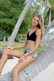 andid bikini teens |Young woman in bikini lying in shallow … – License image – 70507393 ❘  lookphotos