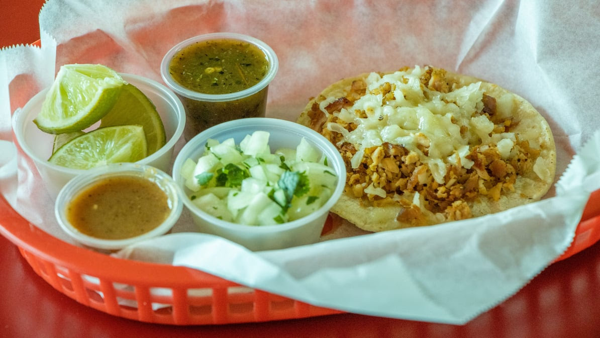 Kiss Pollos Estilo Sinaloa by null