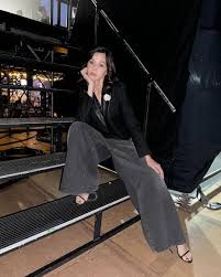 　自撮り 足裏 顔出し|よっし⌇ 賃貸でも快適暮らし | ＼最強アイテムで足痩せ／ スリコの事なら→@yocci_3coins ⁡ スリコからめちゃくちゃ最強アイテム  買ったょ！！ ⁡ 夏はなんだかんだ言って露出するから むくみケアはしっかりしたいよね。 ⁡ 今回購入したのが ・筋肉ほぐりローラー ...