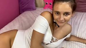 Pregnant amateur girl jpg x Young pregnant girl