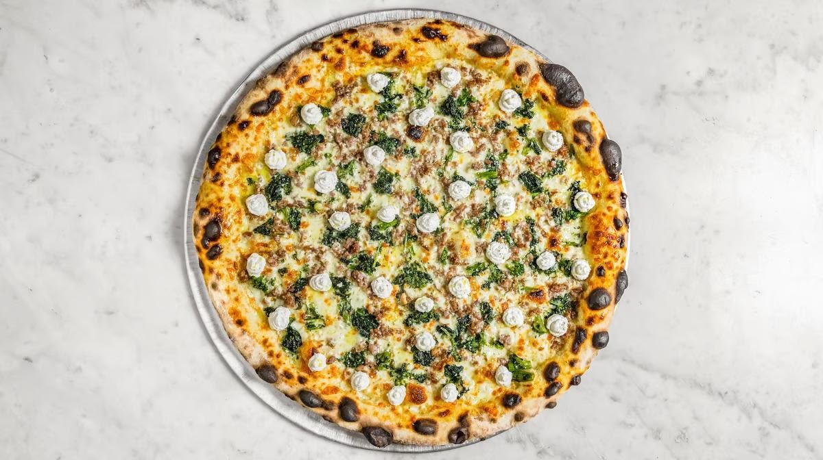 F&F Pizzeria by null