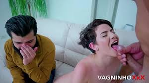 Esposa fode com marido na frente do melhor amigo do corno jpg x Na frente do corno