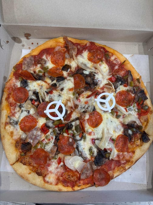 Full Moon Pizza by null