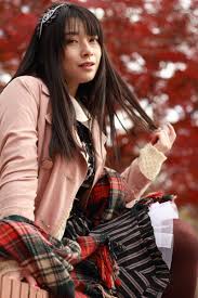 野外　美女|ジーンズのための半靴若い白人美女の肖像画。アウトドア。の写真素材・画像素材 Image 48338486