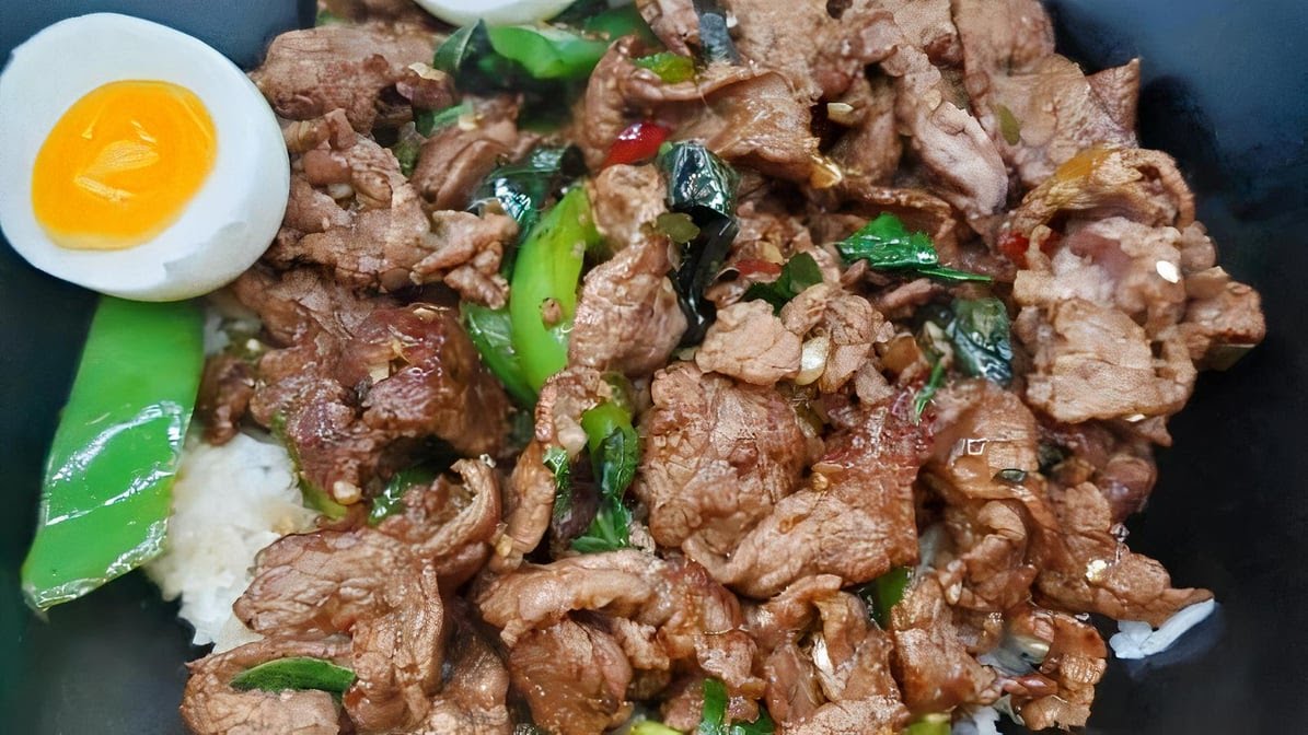 Drunken Noodle by null