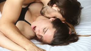 Happy affectionate couple in bed royalty free image jpg x Parejas teniendo sexo