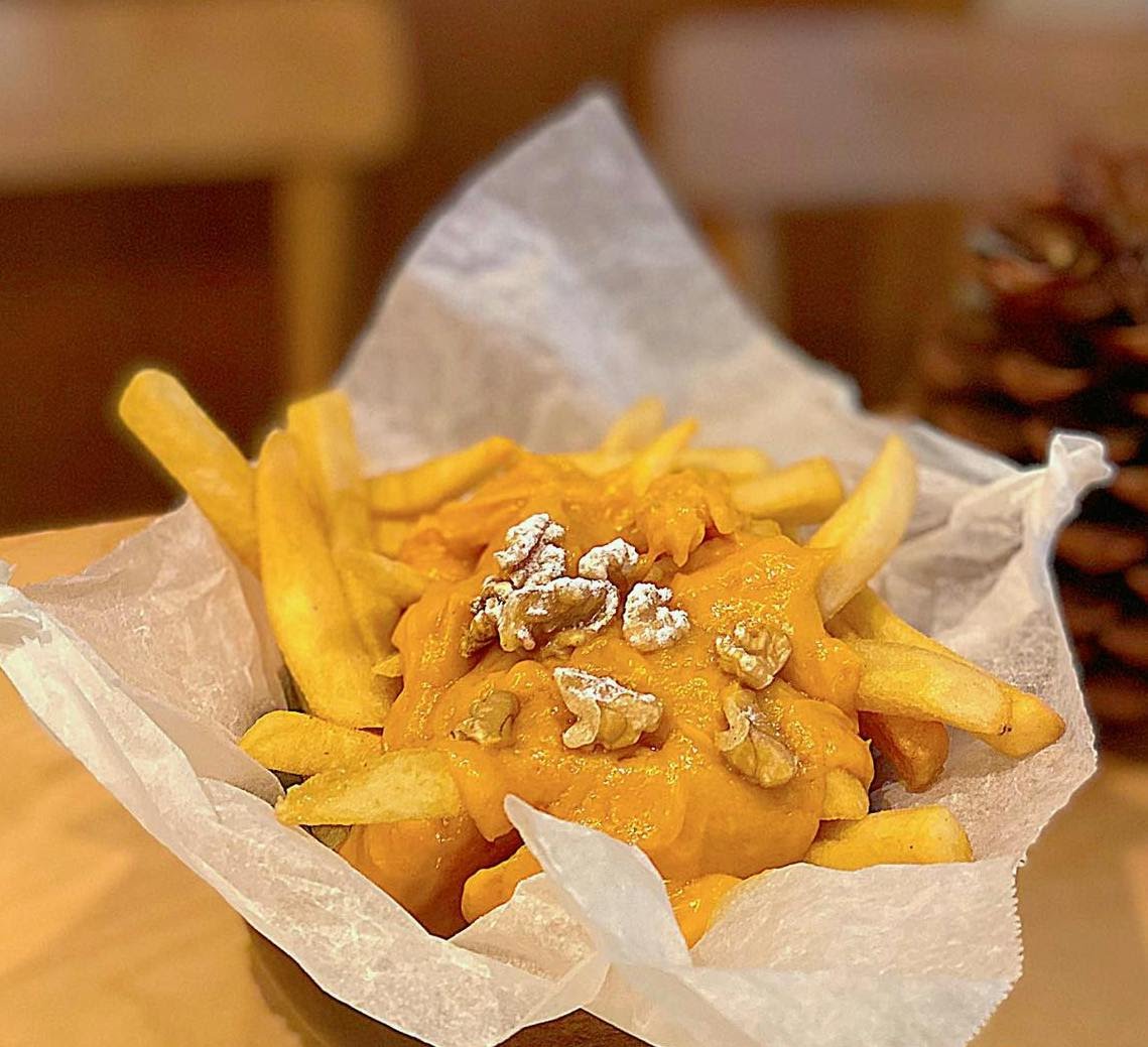 Restaurant Pinecone by null