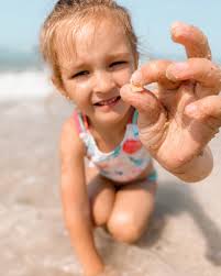 голые малыши|Анна Орловська | Мои дети в купальниках, а твои? ⠀ Голые дети на пляже,  тема острая и вызывает всегда спор. Я никого не осуждаю, дети ваши,  делайте, как... | Instagram